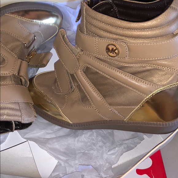 Michael Kors - Picture 2 of 2